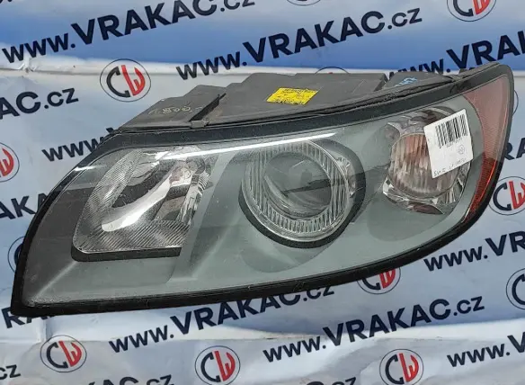 Světlomet levý přední (30698891) – Volvo S40 II 2004 - 2012