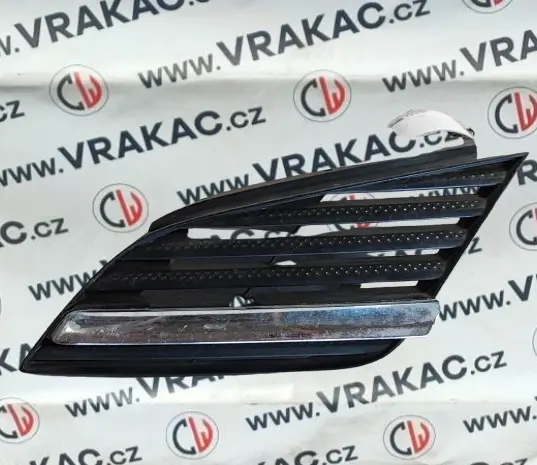 Přední mřížka levá (62330AU300) – Nissan Primera 2002-2008