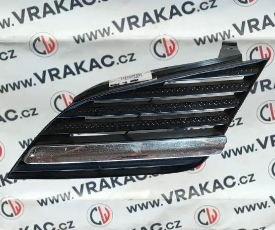 Přední mřížka levá (62330AU300) – Nissan Primera 2002-2008