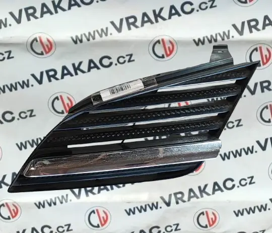 Přední mřížka levá (62330AU300) – Nissan Primera 2002-2008