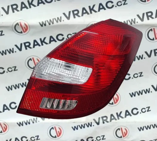 Světlomet pravý zadní – Škoda Fabia II 2006-2010